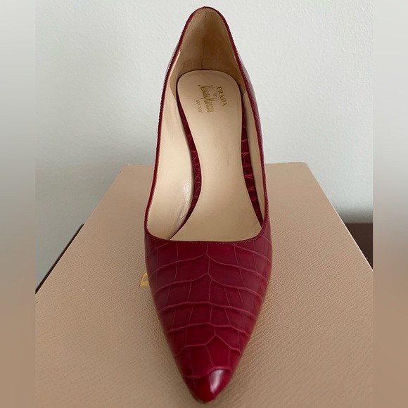 Prada for Neiman Marcus 100th Anniversary Crocodile Pumps Size 38 Retail $4,500 - Picture 10 of 16